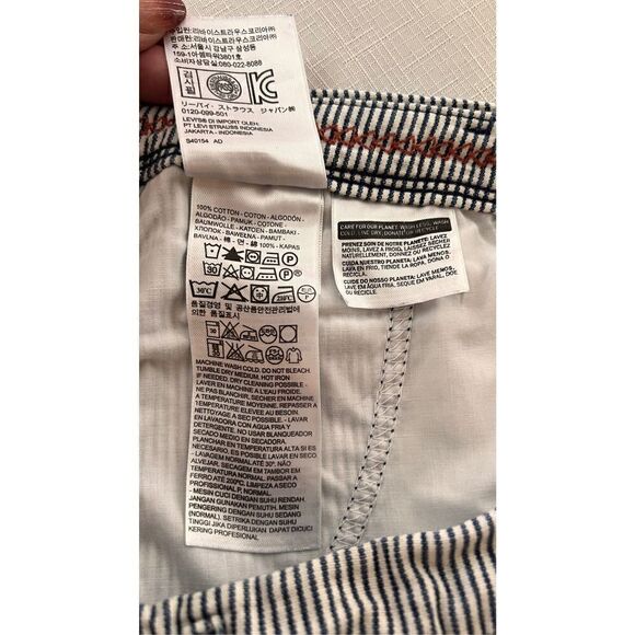 Levi's Women's Railroad Striped Rolled Cuffed Hem Chino Shorts Navy White Sz 31 - Picture 10 of 10